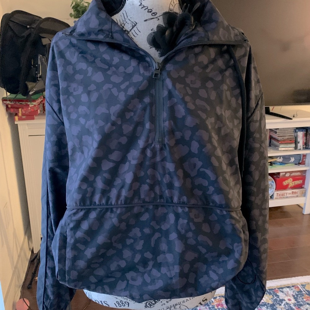 Skyler windbreaker midnight camo size S from Sarahsday with white fox boutique